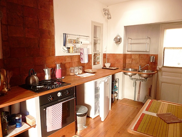 files/kitchen1.JPG